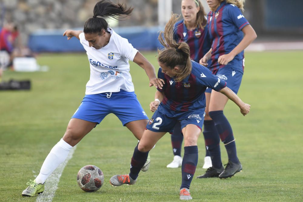 Partido del torneo Egalité de fútbol femenino