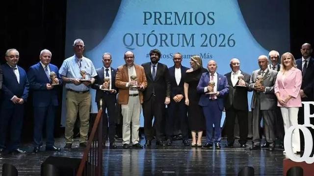Foto de familia de los galardonados en los Premios Quórum. | ÁNGELA ORTIZ