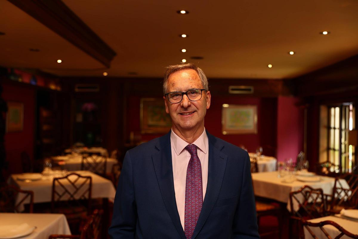 Juan Ramón Sánchez, en el comedor del restaurante Del Arco