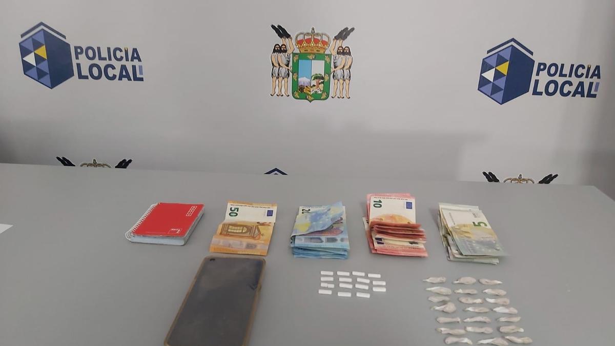 Heroína, pastillas de ansiolítico, dinero y un móvil