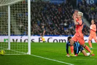 El caos devora a un desafortunado Barça en Anoeta