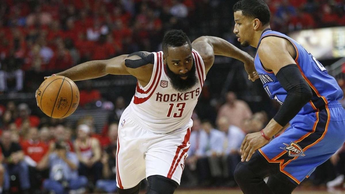 Harden aportó 34 puntos