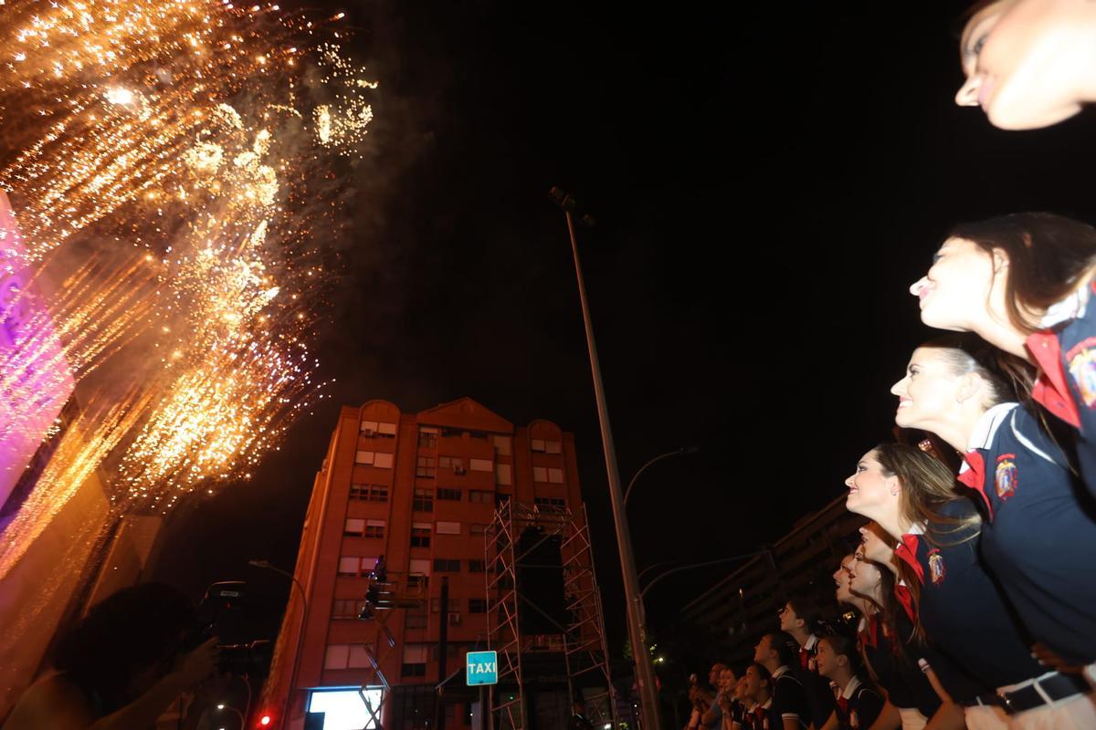 La "Arribada del Foc" congrega a miles de personas para presenciar el espectáculo piromusical