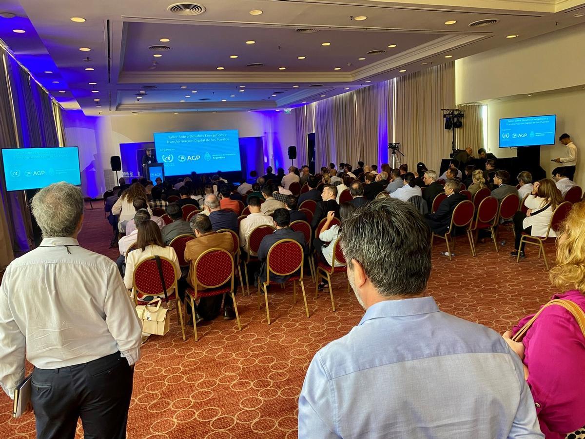 Imagen de la conferencia en la que participó el director de Puerto de Las Palmas, Francisco Trujillo, que se celebró en Buenos Aires (Argentina).