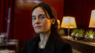 Maria Roig debuta con una novela nacida en el socavón del Carmel: "En el barrio hay un agujero de voces y referentes"