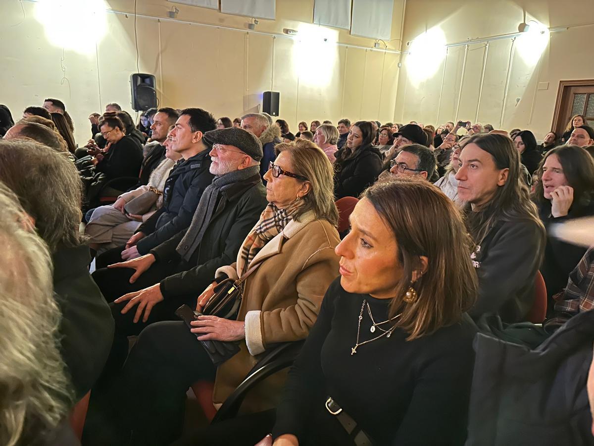 EN IMÁGENES: La presentación del documental que habla desde lo íntimo del Festival Unirock de Puerto de Vega EN IMÁGENES: La presentación del documental que habla desde lo íntimo del Festival Unirock de Puerto de Vega