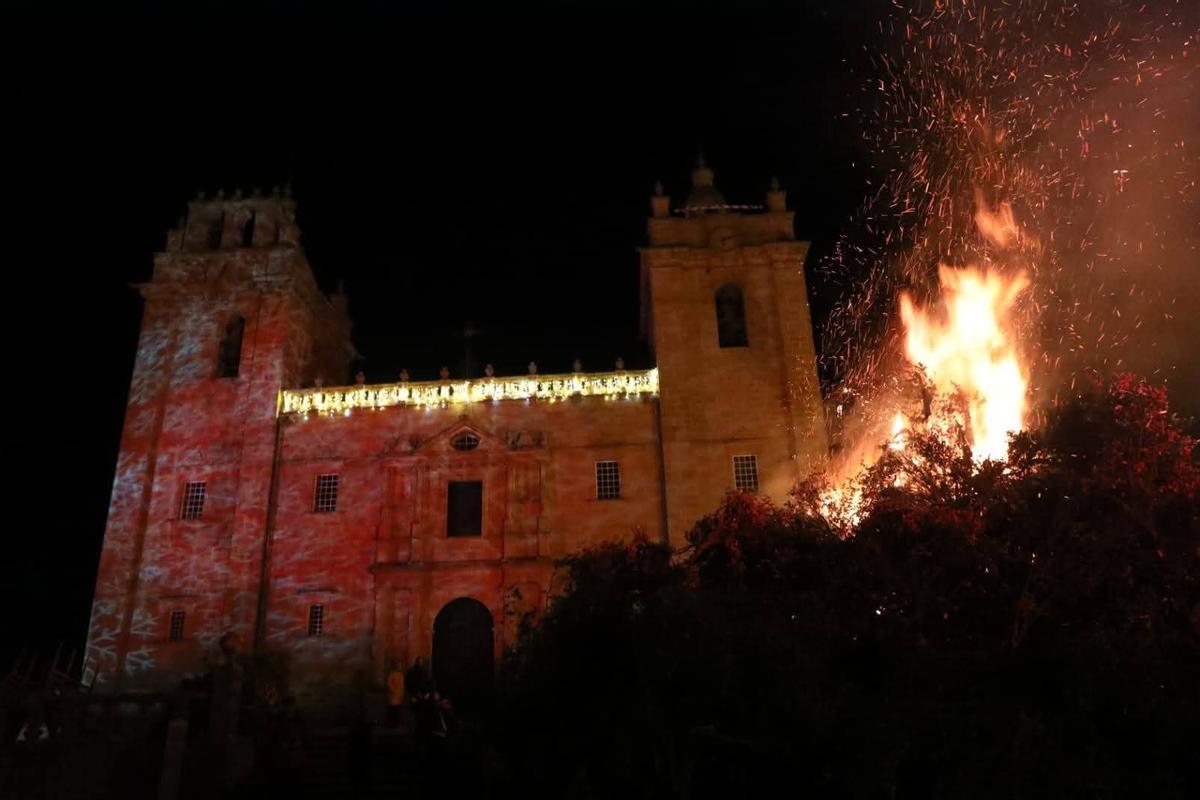 Fiesta de las "Hogueras del Gallo" en Miranda do Douro