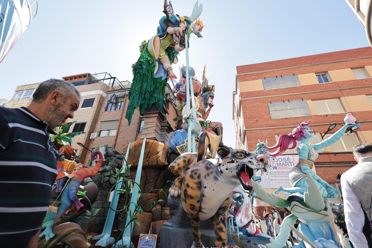 La falla Camí Nou, esta mañana, antes de desplomarse.