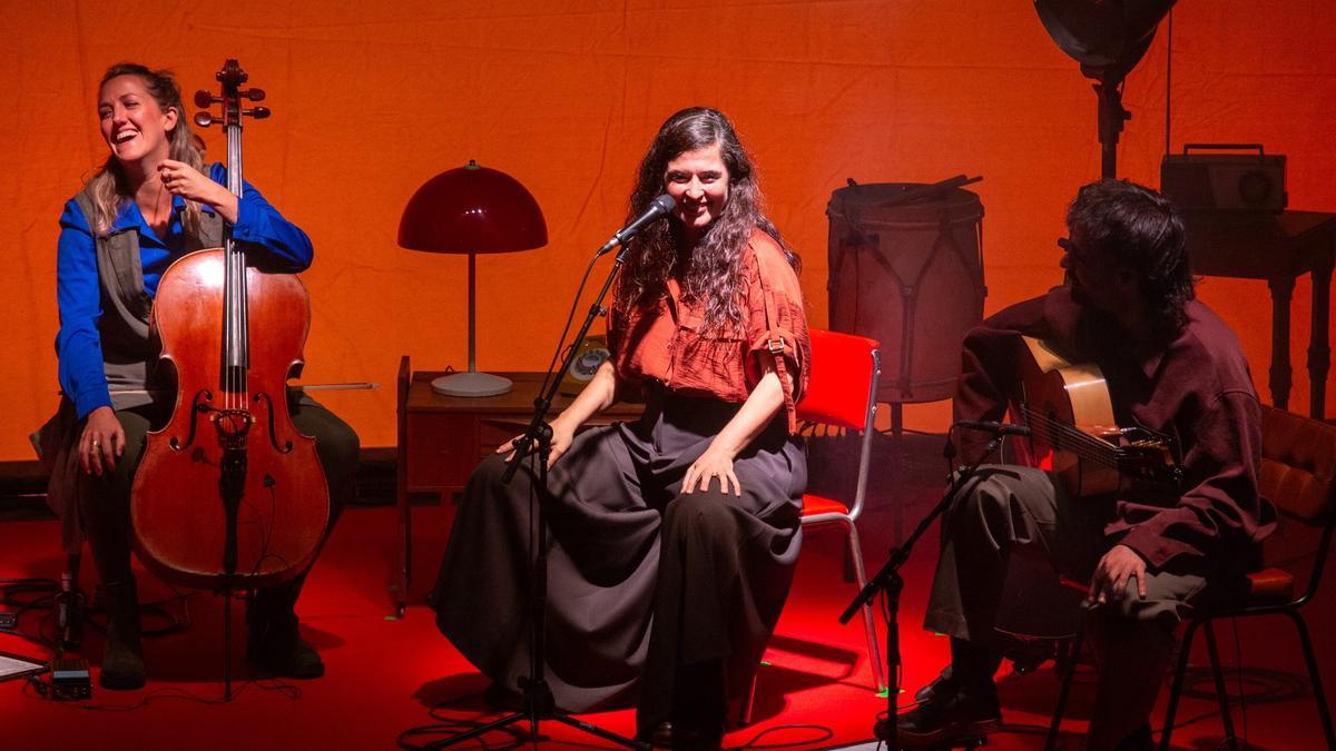 Sílvia Pérez Cruz, pletórica durante uno de sus conciertos en Zaragoza.