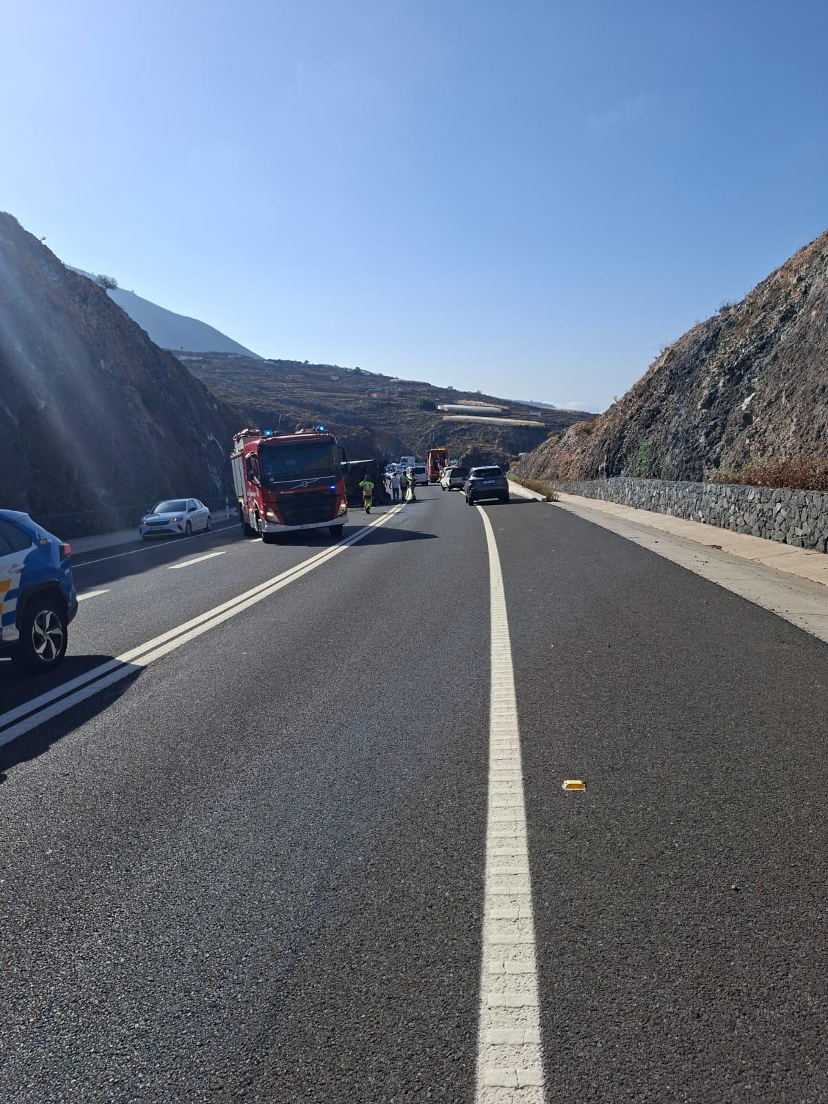 Equipos de emergencia en el lugar de los hechos.