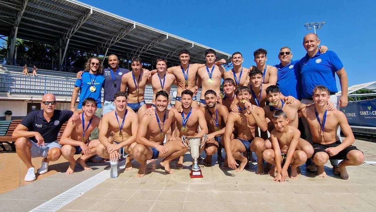 El Echeyde formó tras conseguir el título de campeón de la Segunda Nacional.