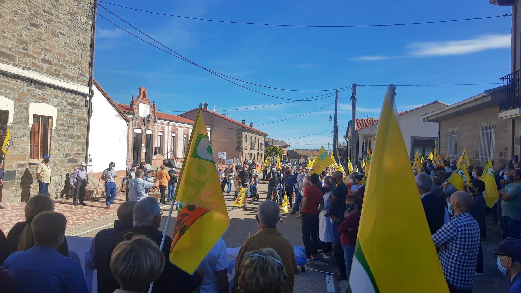 GALERÍA | Manifestación por la sanidad rural en Villardeciervos