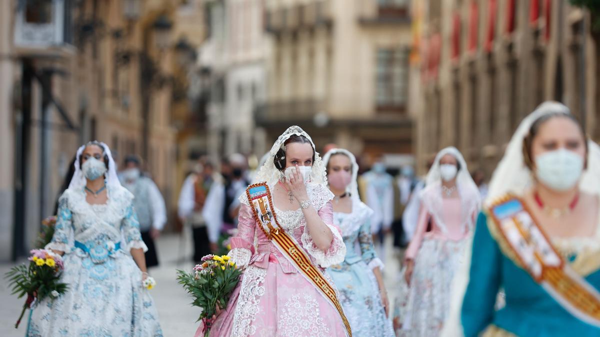 Búscate en el segundo día de Ofrenda por la calle Caballeros (entre las 18.00 y las 19.00 horas)