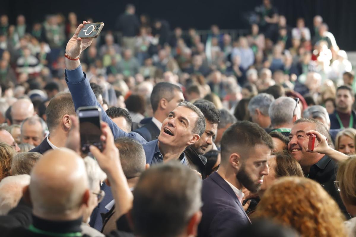 Pedro Sánchez y María Jesús Montero clausuran el 15º Congreso del PSOE Andalucía