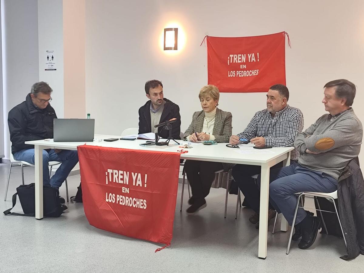 Reunión de la Plataforma Que Pare el Tren en Los Pedroches celebrada este lunes en Villanueva de Córdoba