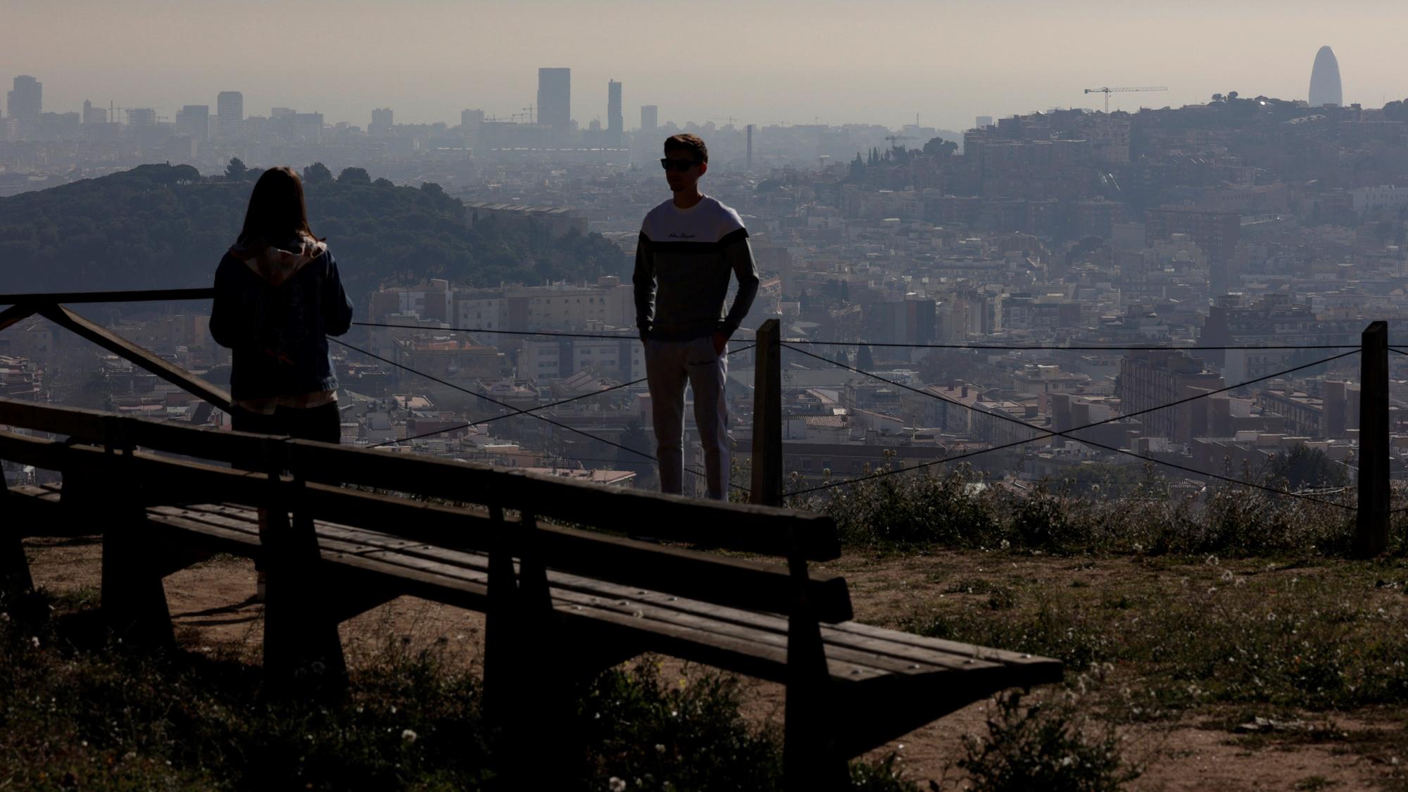 Barcelona 3/2/2022 Contaminación en Barcelona vista desde el mirador de Horta Foto Ferran Nadeu