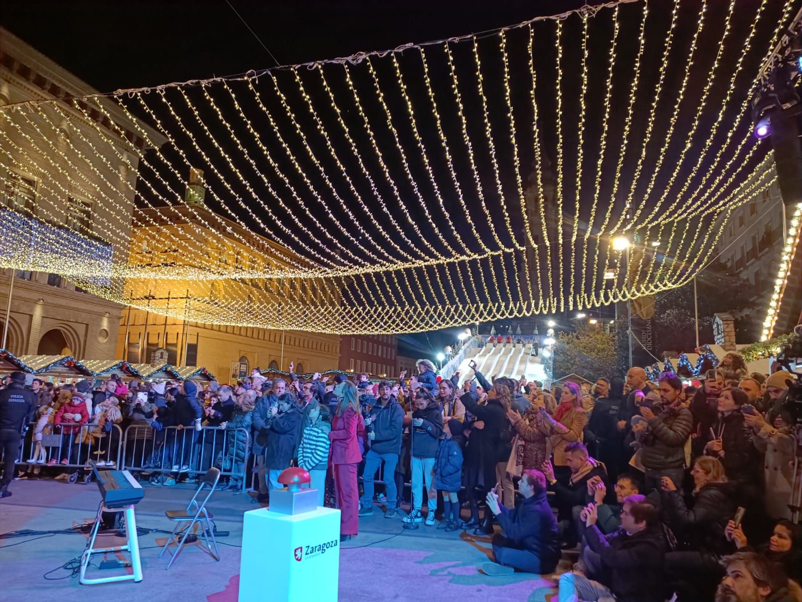 En imágenes | Zaragoza ya brilla por Navidad