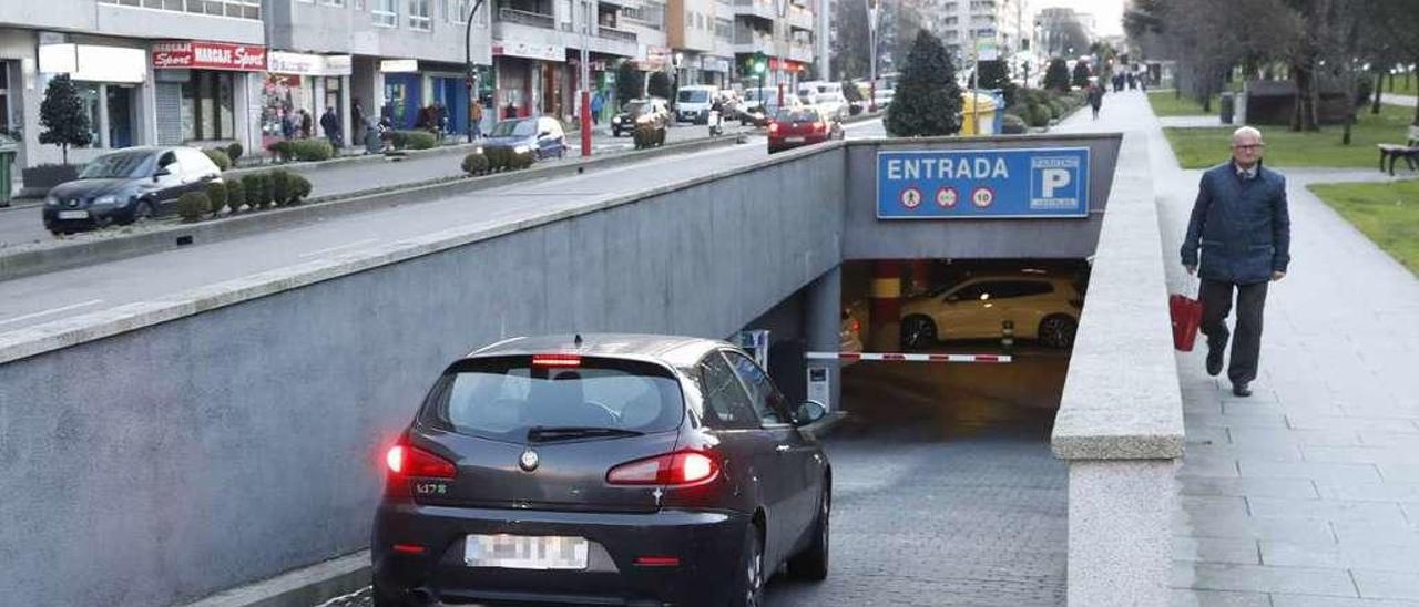 Instalaciones del parking de la avenida de Castelao con 404 plazas de aparcamiento. // R. Grobas