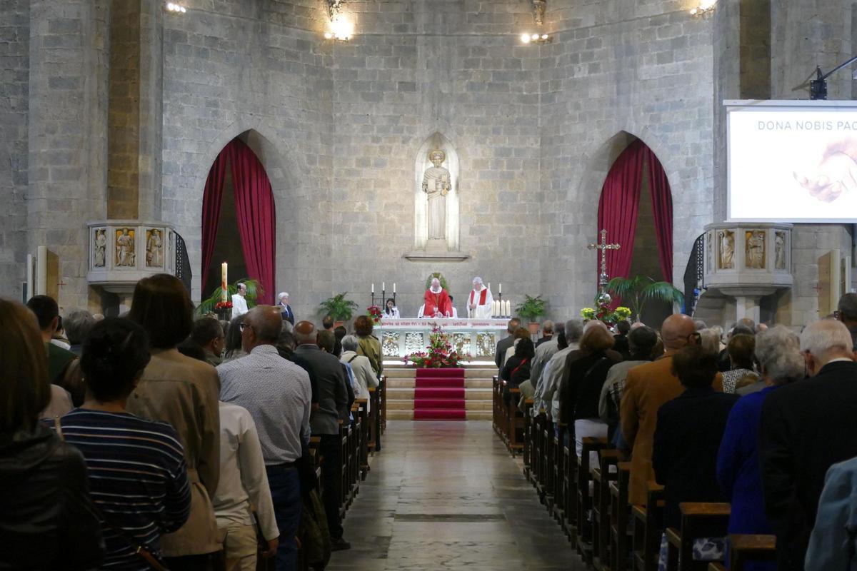 EN IMATGES | El bisbe de Girona Octavi Vilà presideix l'ofici de Santa Creu a l'Església de Sant Pere de Figueres EN IMATGES | El bisbe de Girona Octavi Vilà presideix l'ofici de Santa Creu a l'Església de Sant Pere de Figueres