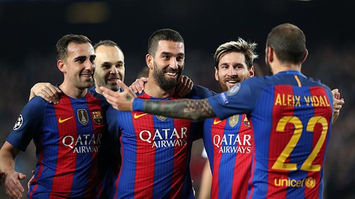 La imatges del partit de Champions League entre el Barça i el Borussia Monchengladbach, que va acabar amb 4 a 0, gols de Messi i ’hat trick’ d’Arda Turan.
