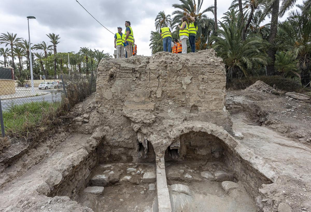 Los restos que se conservan del molino y los restos de los dos vasos que generaban la presión para moler el trigo