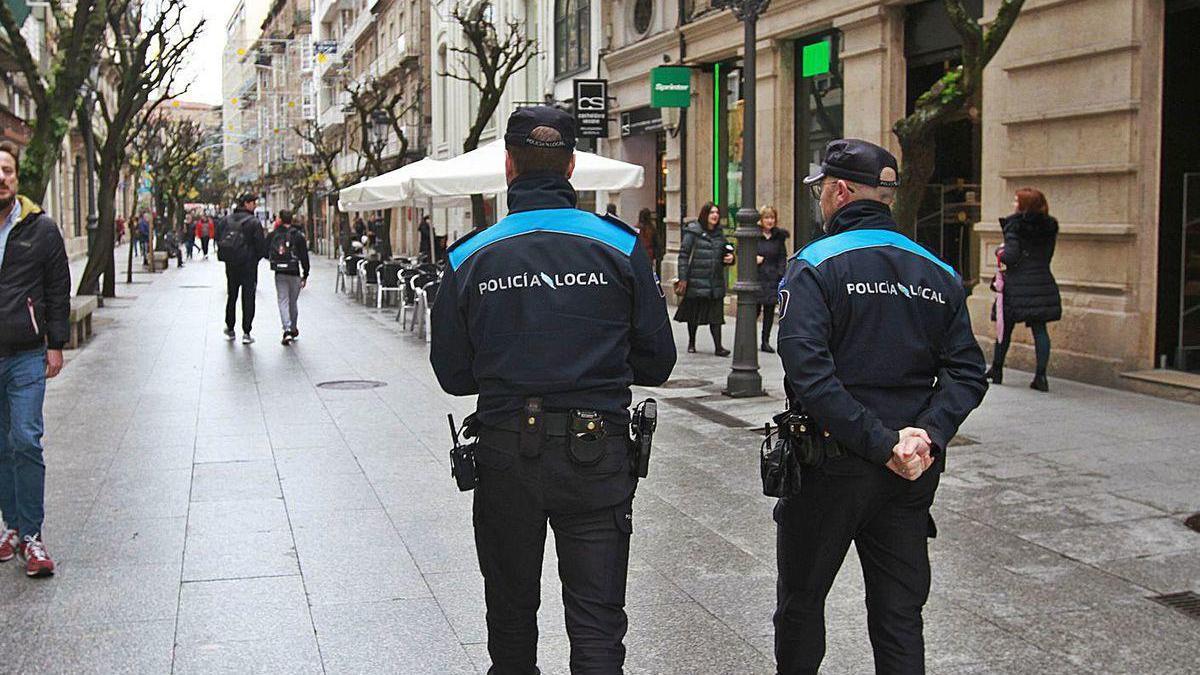 Agentes de la Policía Local realizando labores de control en la ciudad.