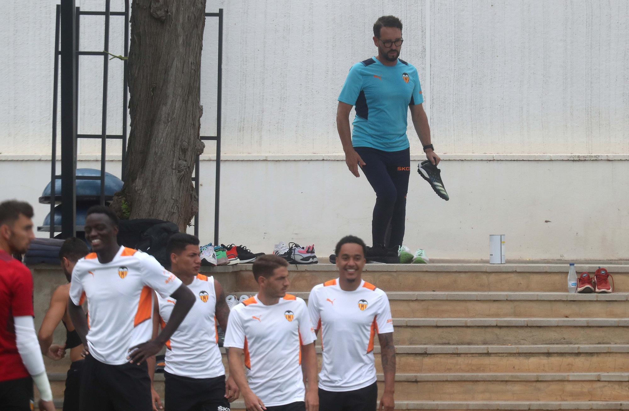 Entrenamiento en dos grupos para el Valencia CF