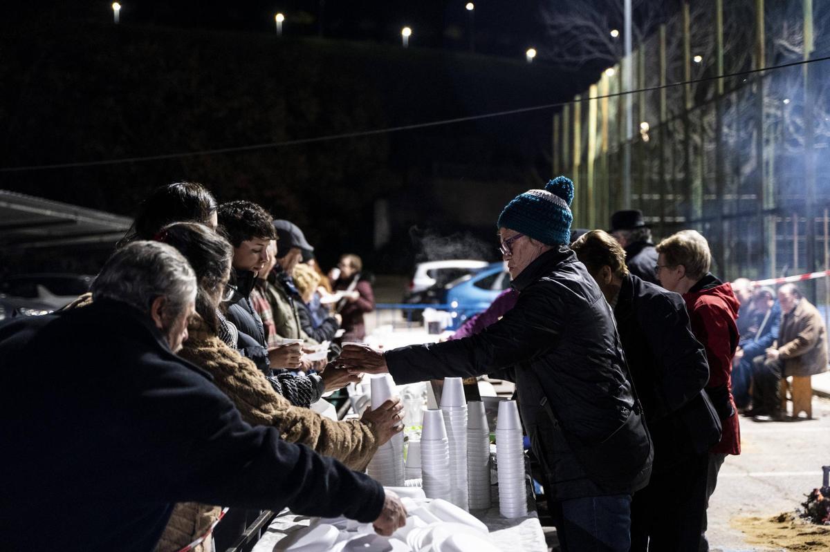 FOTOGALERÍA | Convivencia y migas en la barriada de San Francisco de Cáceres