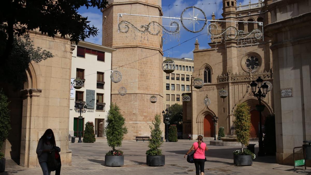 Las luces de Navidad ya se han instalado en el centro de Castelló.