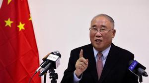 El embajador chino Xie Zhenhua durante una comparecencia de prensa celebrada durante la cumbre del clima de Sharm el-Sheikh. 