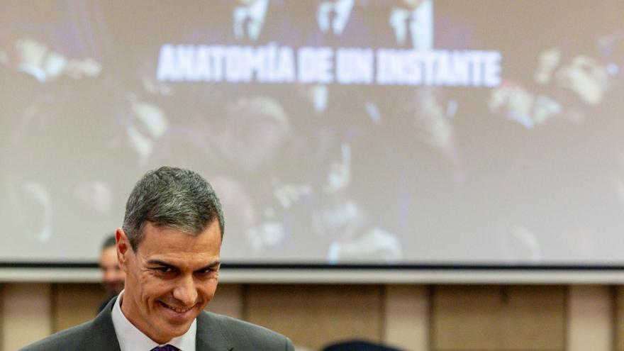 El presidente del Gobierno, Pedro Sánchez, asiste a la presentación de la serie de ficción 'Anatomía de un instante', en el Congreso de los Diputados, a 20 de noviembre de 2025, Madrid (España). La serie 'Anatomía de un instante', producida por Movistar Plus+, dirigida por Alberto Rodríguez y basada en la novela de Javier Cercas, narra el golpe de Estado en España del 23 de febrero de 1981. 20 NOVIEMBRE 2025;PRESENTACIÓN SERIE DE TELEVISIÓN Ricardo Rubio / Europa Press 20/11/2025. PEDRO SÁNCHEZ;Ricardo Rubio