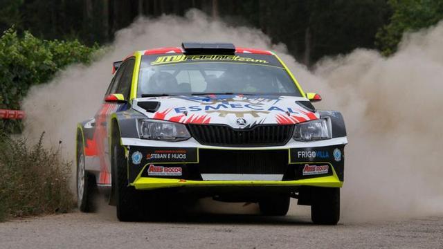 El vehículo de Manuel Osorio, en un tramo del Rallymix.  | // FDV