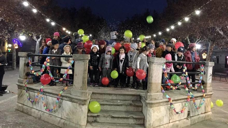 Los niños de Es Rebrot cantan villancicos