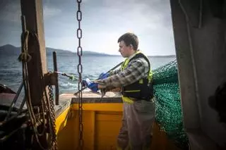 Costes y vetos arrastran a la flota pesquera a los primeros números rojos de su historia