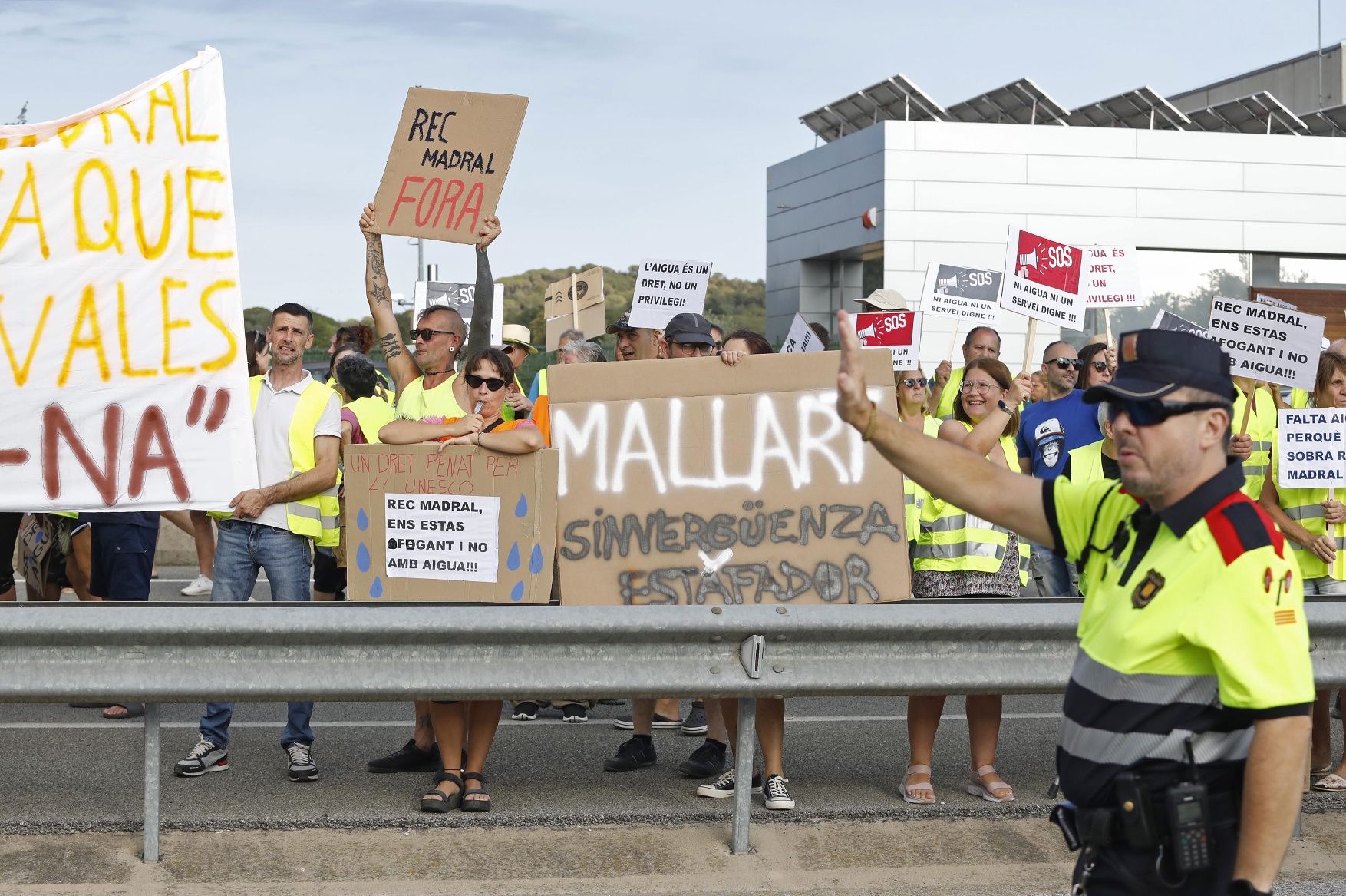 Les imatges de la protesta a la Llagostera que ha tallat la C-35