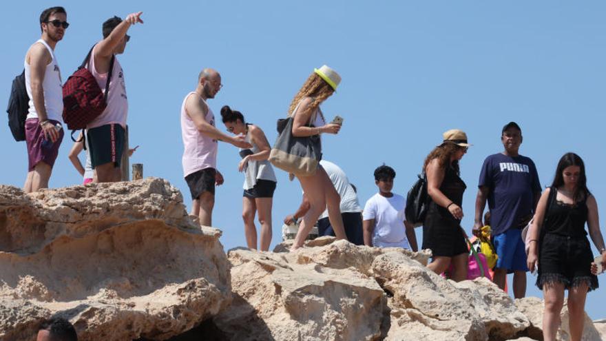 El Govern inicia la campaña para dar a conocer el catalán a los turistas