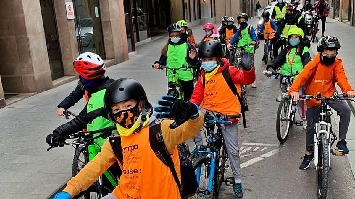 Infants participant al bicibus, en una imatge d’arxiu. | CANVIS EN CADENA/ACN