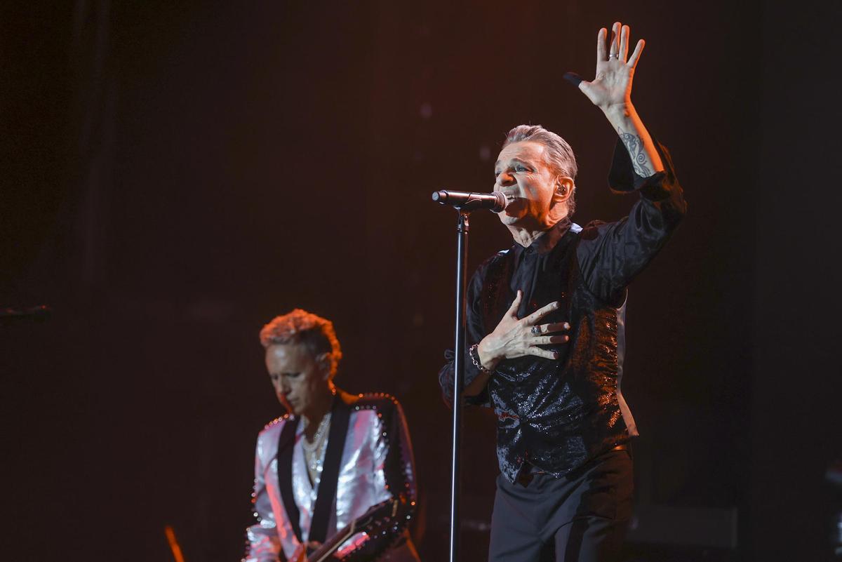 Martin Gore y Dave Gaham, miembros de Depeche Mode, durante su actuación este viernes en el festival Primavera Sound Madrid.