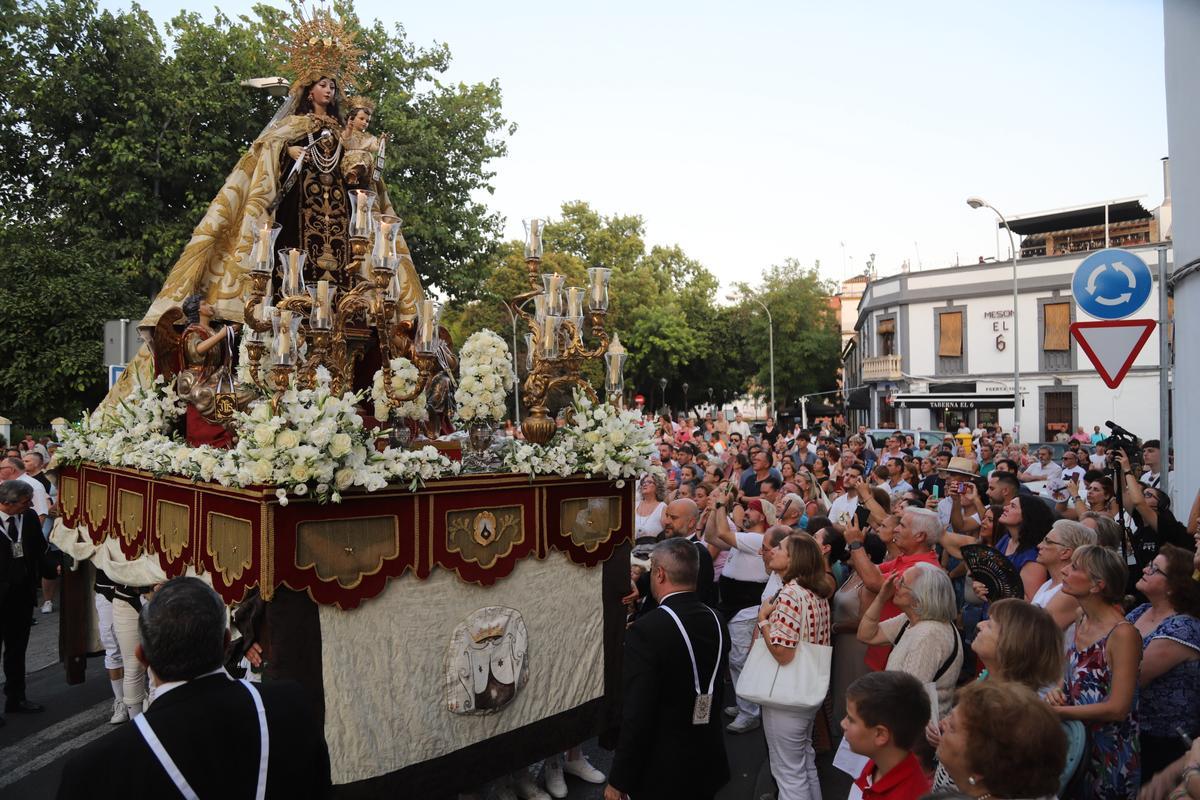 Las procesiones de la Virgen del Carmen por las calles de Córdoba, en ...