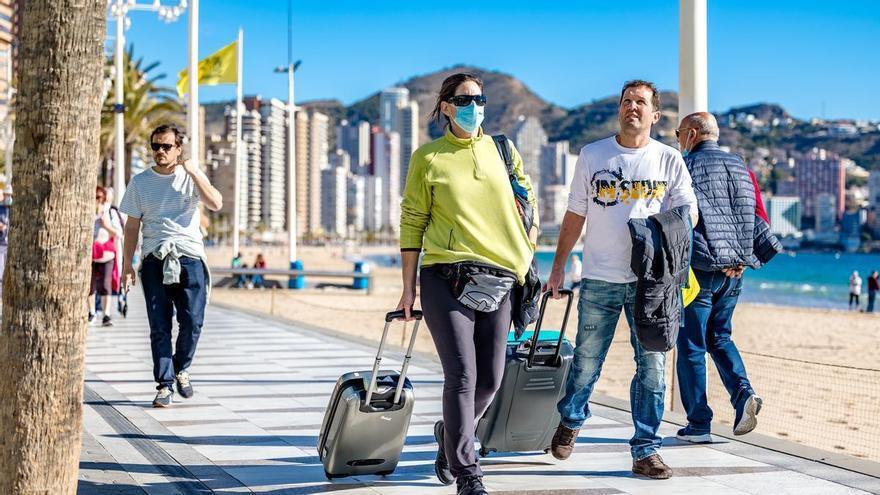 La patronal carga contra el Botànic ante el registro de la tasa turística en las Cortes