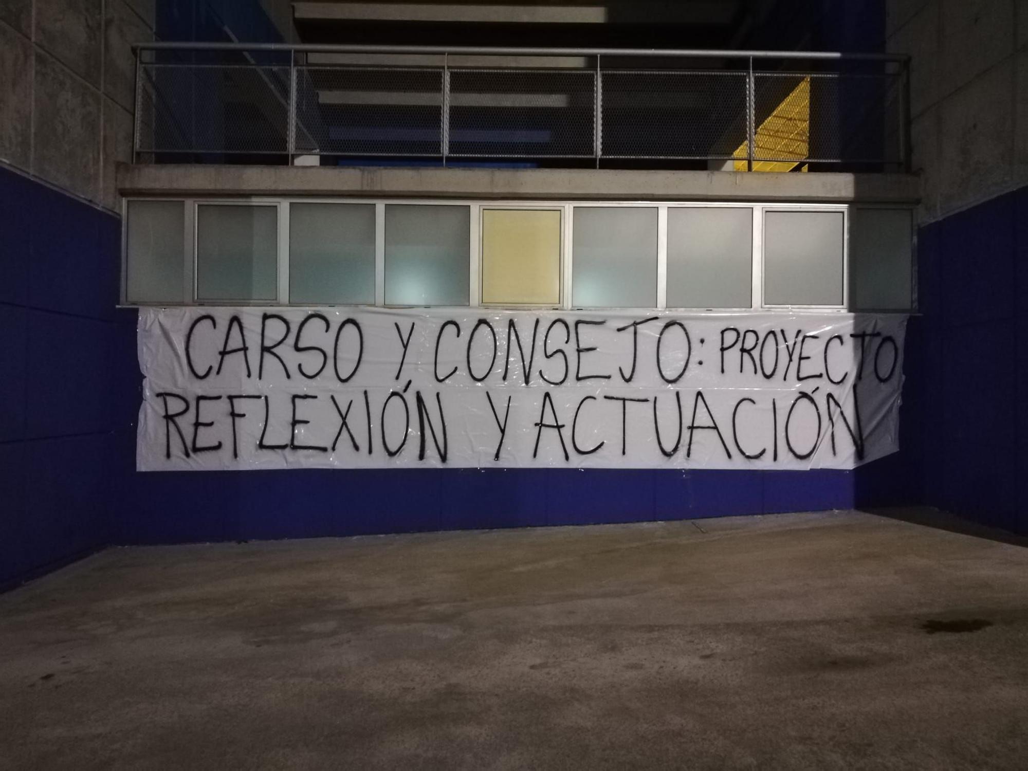 Pancartas en El Requexón y en el Tartiere