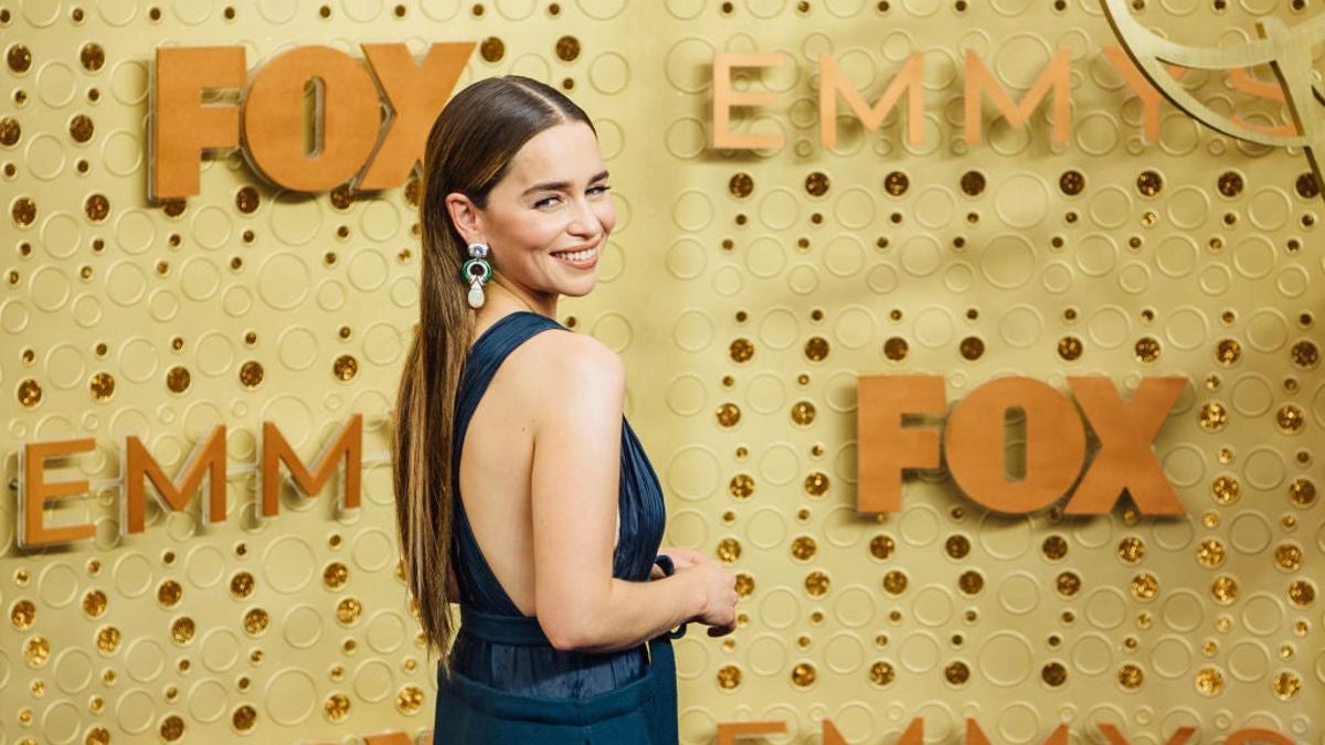 Emilia Clarke con vestido de Valentino en los premios Emmy 2019