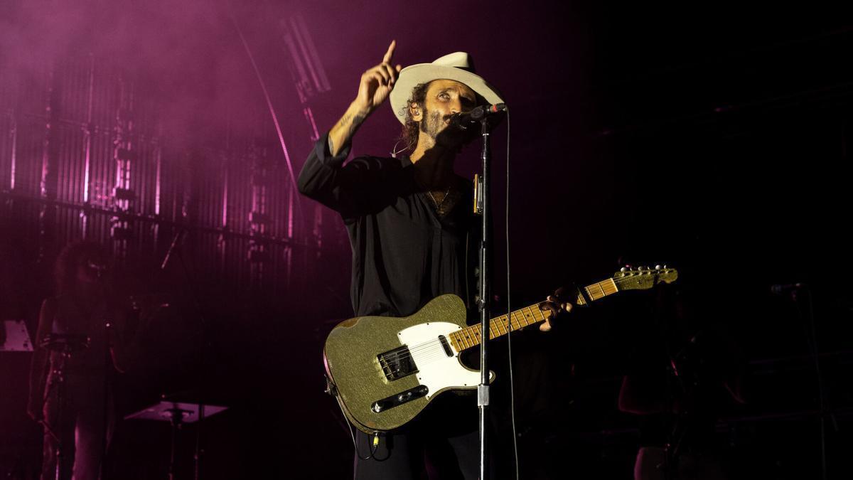 Leiva en el Ibercaja Estadio de Zaragoza donde dio un concierto para 23.500 personas.
