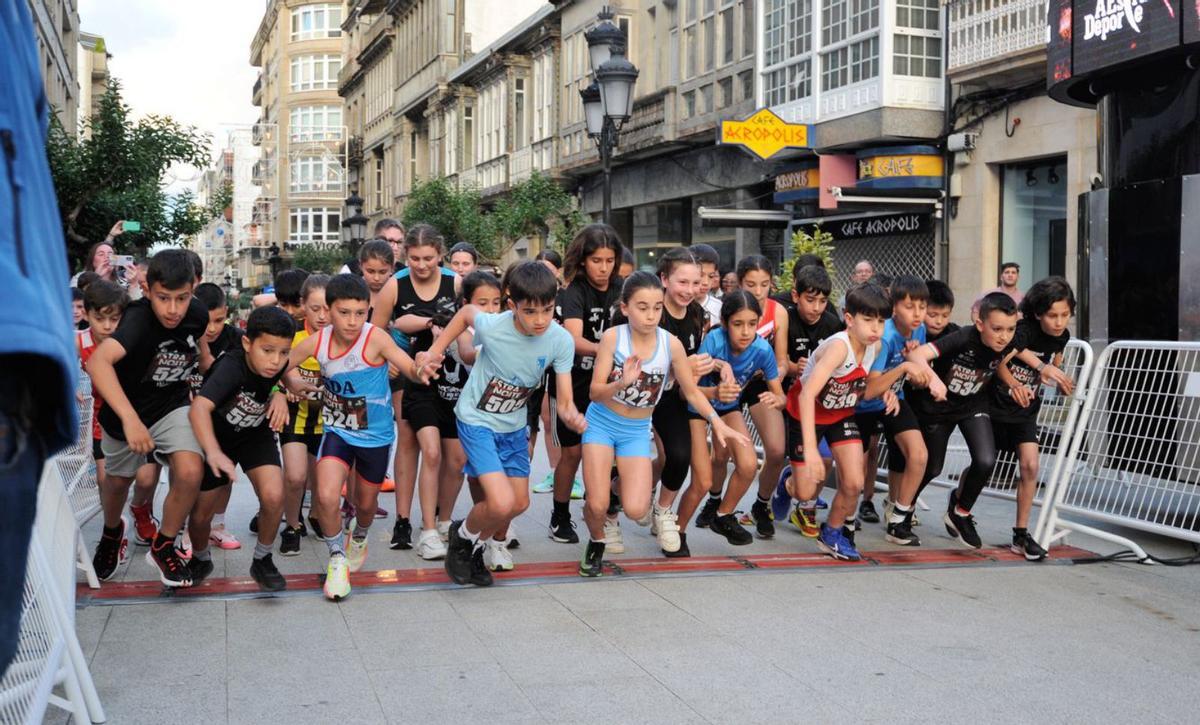 La estradense Isabel 
Sáez, enfilando la recta de 
meta.   | // BERNABÉ/JAVIER LALÍN