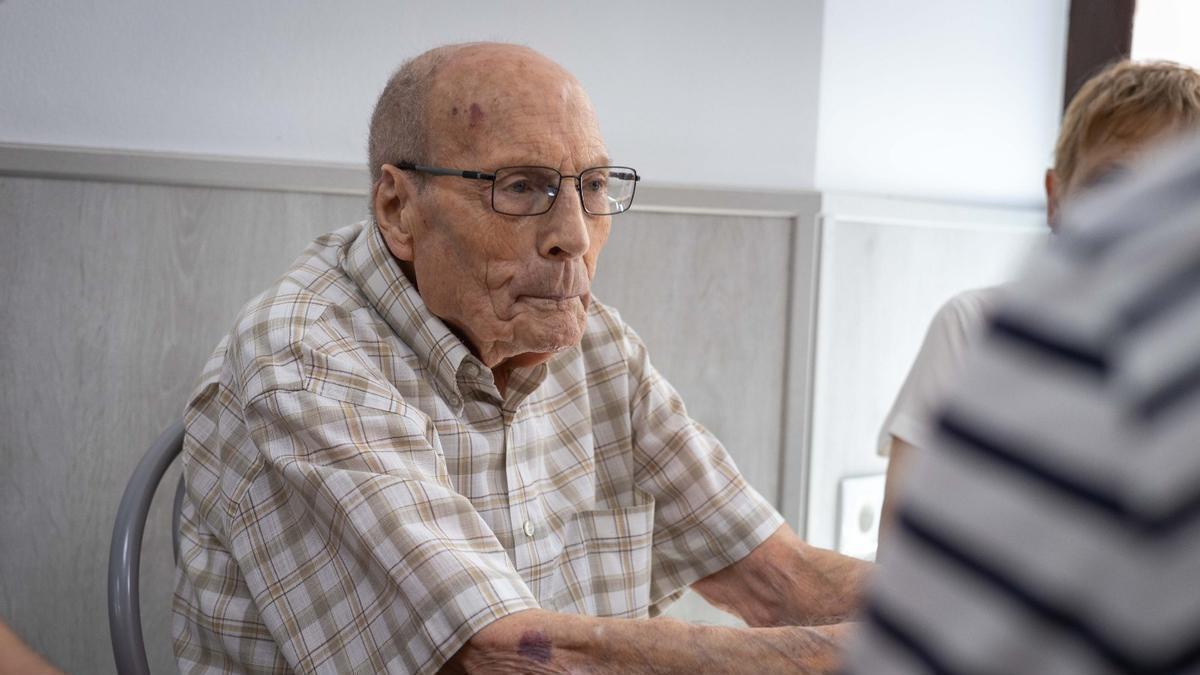 Los cien años de José Gemer, el farero zaragozano que domesticó una gaviota: "El mejor consejo para los jóvenes es que sean responsables"