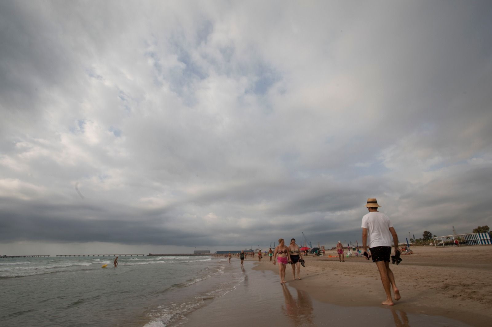 Cambio en el tiempo: cómo lucía la playa de Puerto de Sagunto esta mañana -  Levante-EMV