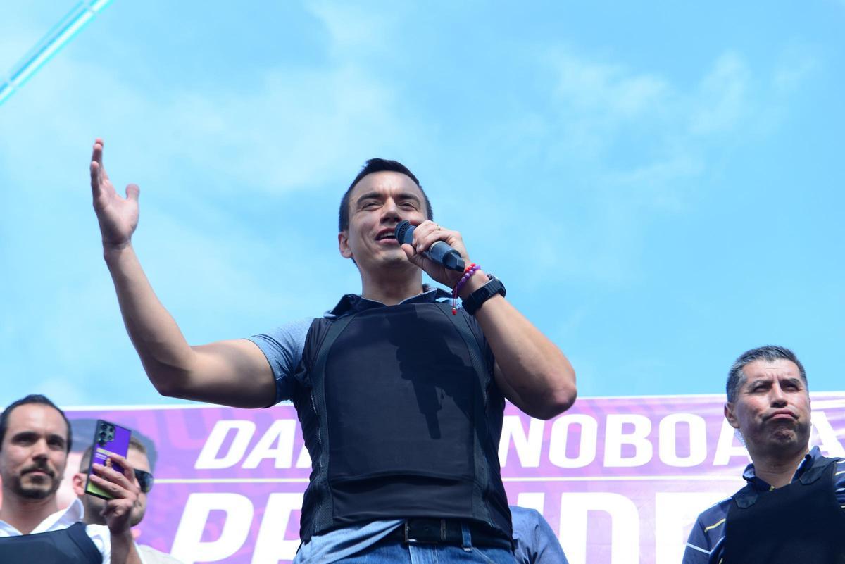 Daniel Noboa: el candidat de «cartró» en què ningú creia i que va aconseguir el que el seu pare mai va poder: la presidència