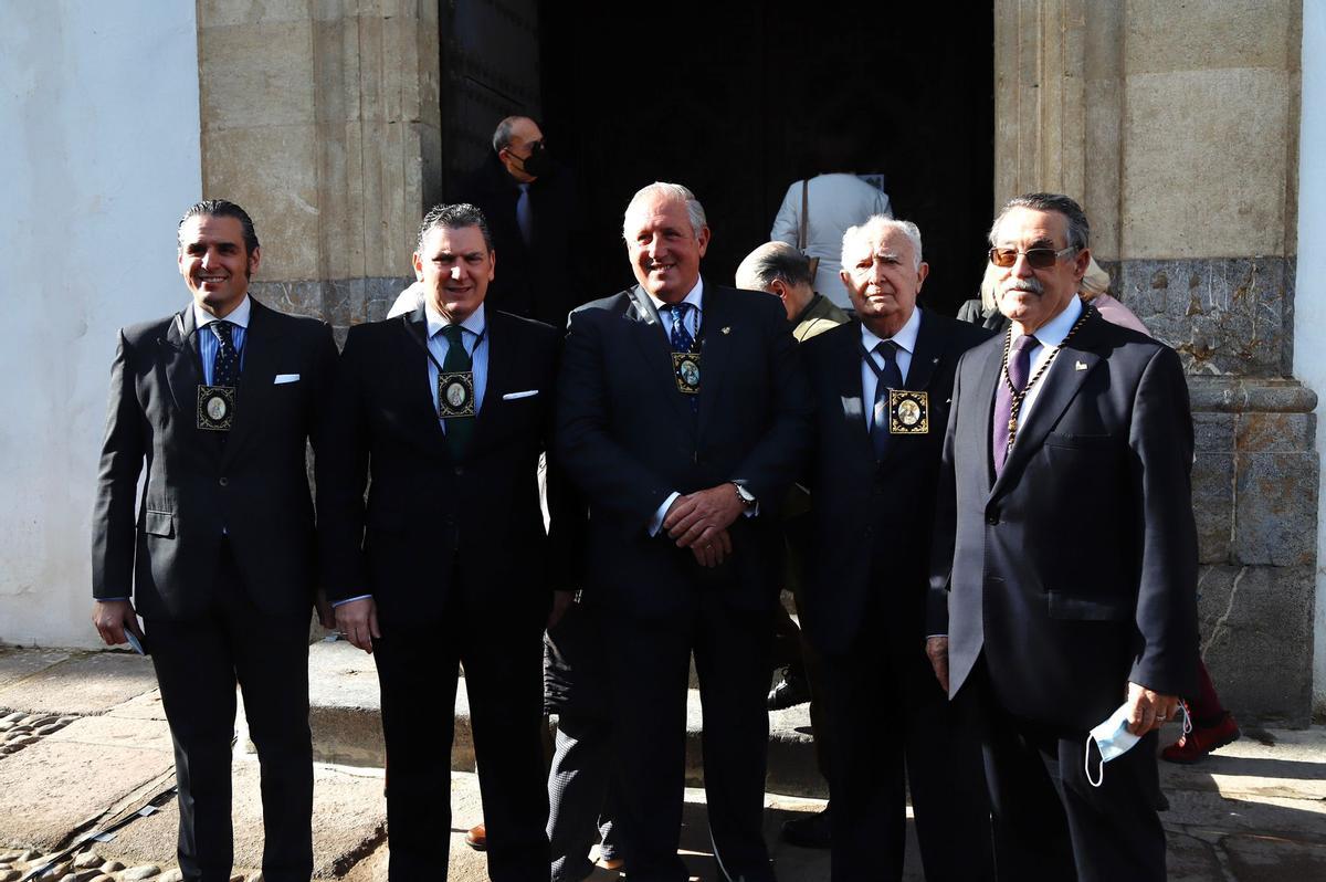 Representantes de la hermandad.