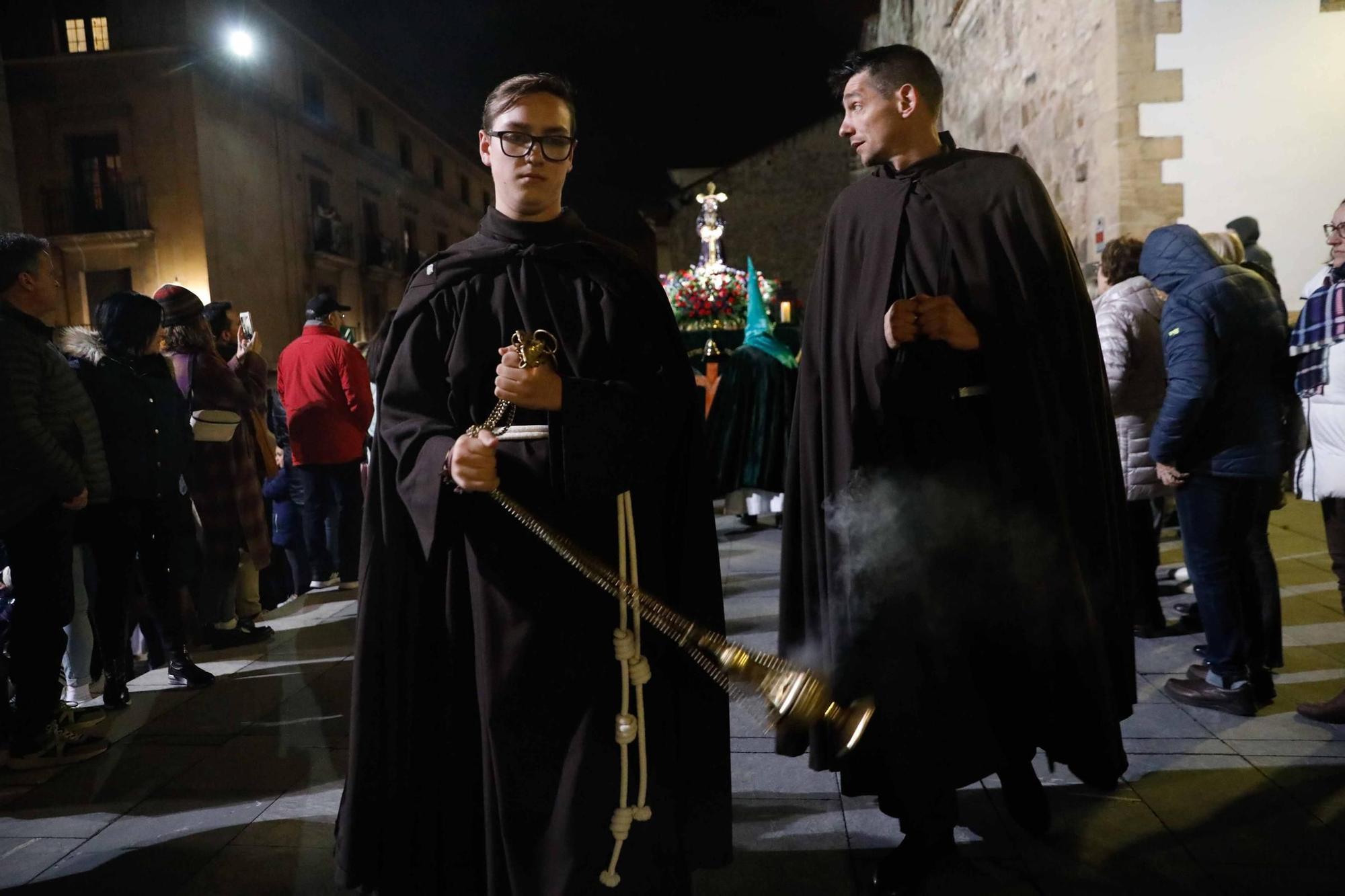 EN IMÁGENES: Avilés se llena en honor a Jesús de Medinacelli: así ha sido la procesión del Lunes Santo