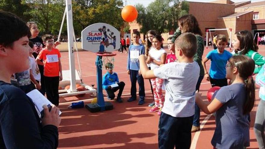 alumnos del espronceda anotan canastas solidarias